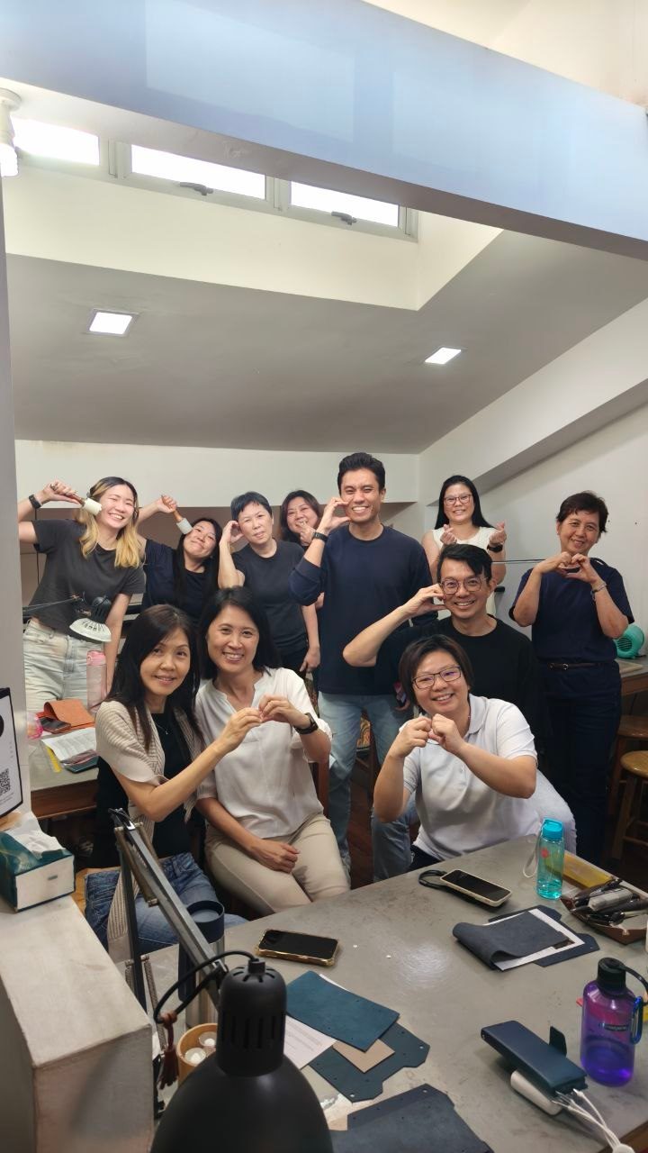 Crafune × Lionmark class group making heart signs at the end of day two